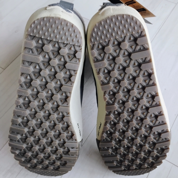 VANS NEW Standard Snow MTE Boots - Picture 14 of 16